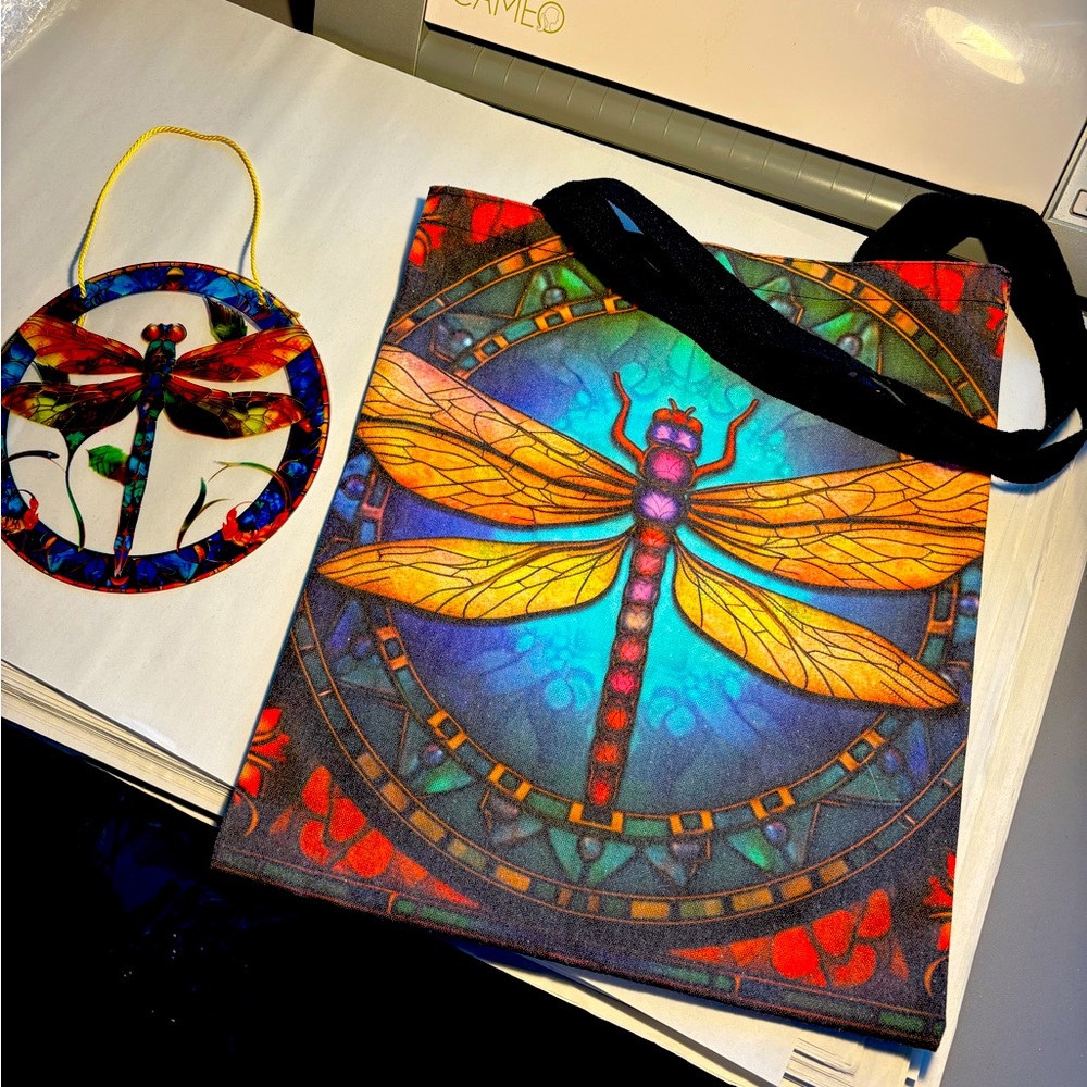 Beautiful tote bag and suncatcher!